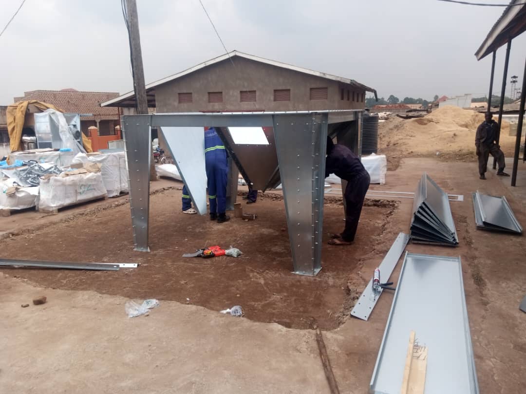 Etablering af installation i Uganda